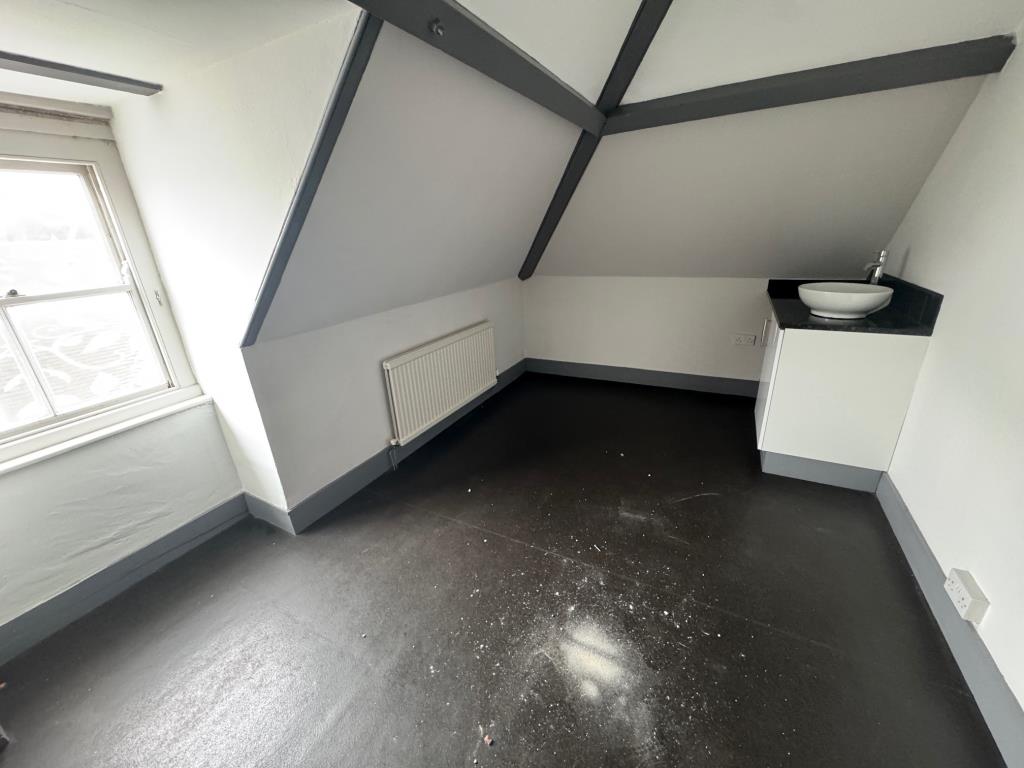 Lot: 106 - VILLAGE PREMISES WITH POTENTIAL - Top floor room 1